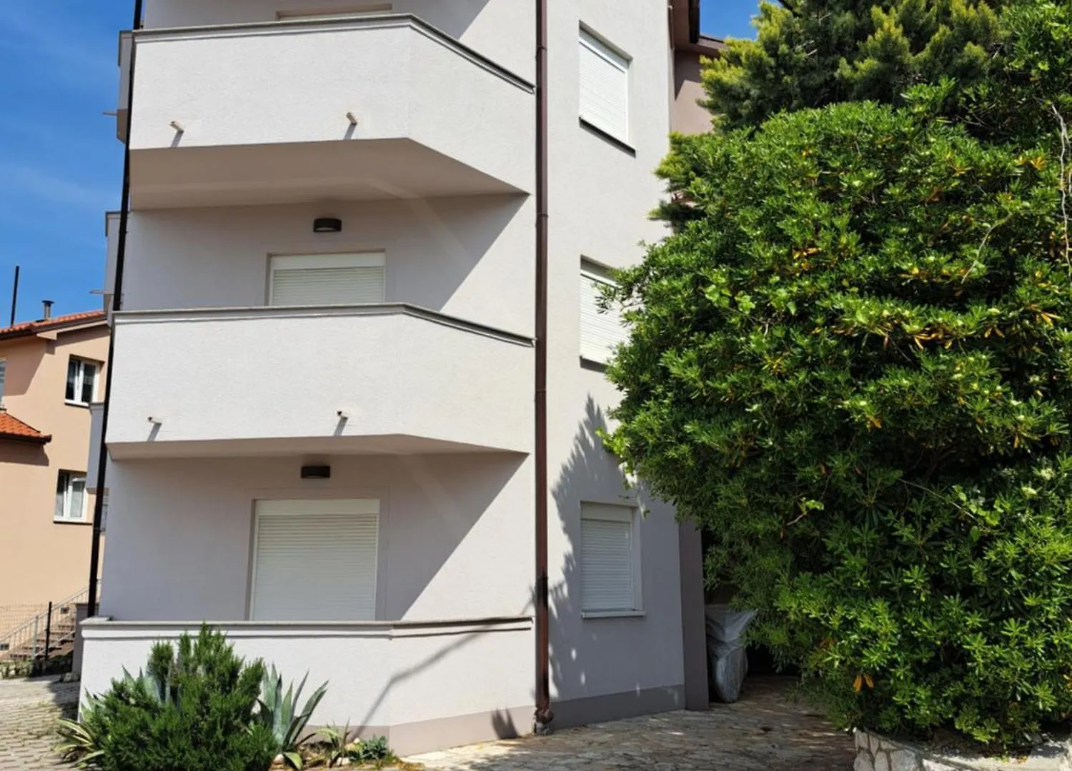 Apartment 4D Lopar 0*,